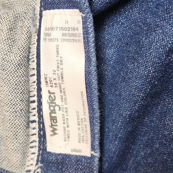 Men's Wrangler Blue Jeans 38x32 - Picture 2 of 3